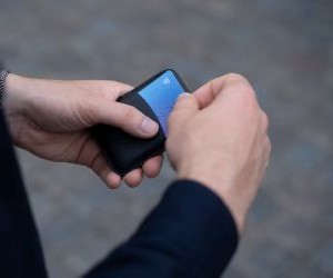 Commodities such as gold, oil, agricultural products and industrial metals offer opportunities to diversify your portfolio and hedge against inflation, but they are also high-risk assets due to price volatility, geopolitical tensions and supply-demand shocks; the key is to invest with a clear strategy, an understanding of the underlying market drivers, and only with capital that does not compromise your financial stability.